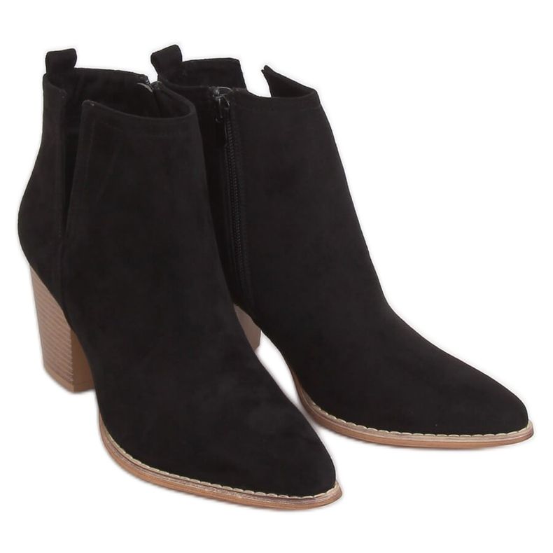 Hochhackige Stiefel mit mandelschwarzen Zehen M397 Black