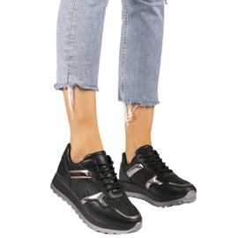 Sportschuhe aus schwarzem Kunstleder 2019-447