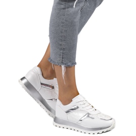 Weiße Sport-Sneaker aus Kunstleder 2019-447