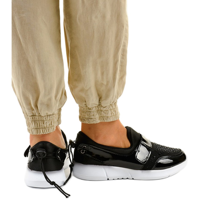 Schwarz-weiße Sportschuhe zum Hineinschlüpfen B120-1