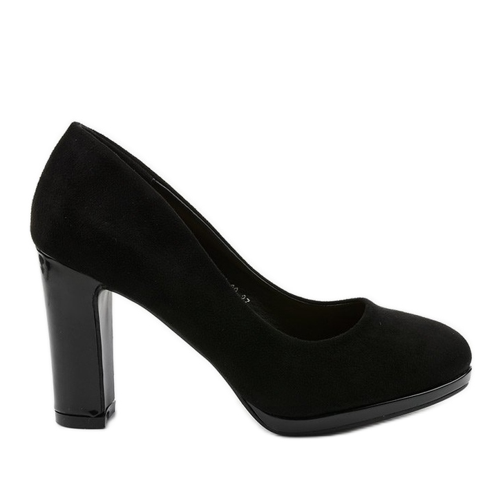 Schwarze Pumps am LEI-69-Pfosten