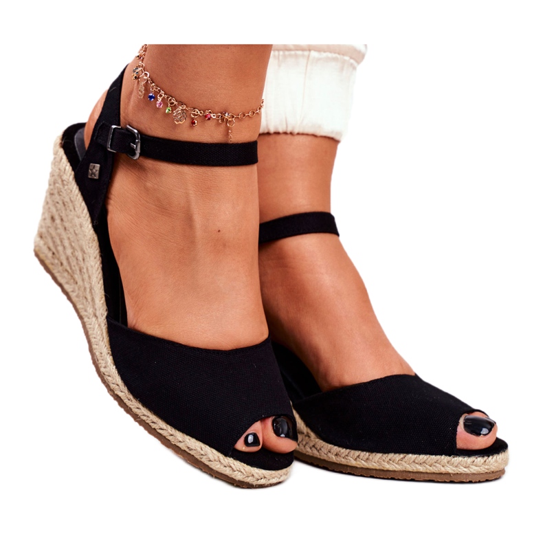 Damen Sandalen auf einem geflochtenen Keil Big Star Schwarz DD274A209