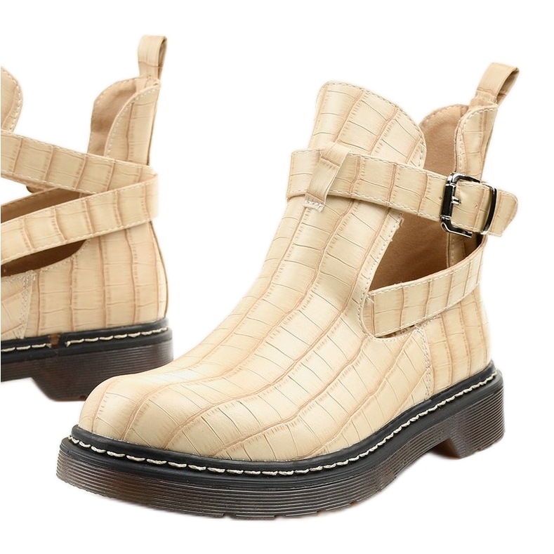 Beige Stiefel mit Nillda-Schnalle