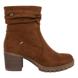 Braune Stiefel mit weitem Absatz QQ-02 Camel