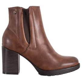 Weide Bequeme Stiefel auf einem Pfosten braun