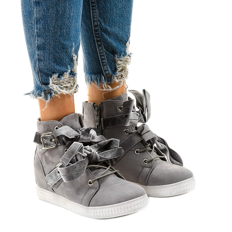 Graue Wildleder-Sneakers mit Haiphaia-Schnalle