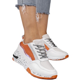 Weiße Sport-Sneaker mit schwarzen Einsätzen C-3151 orange silber-