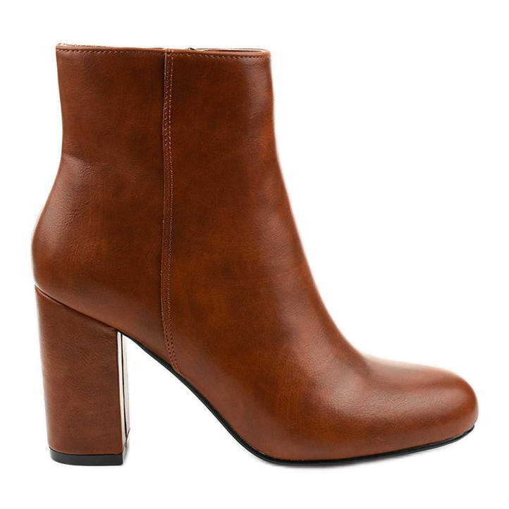 Braune Stiefel auf einem Pfosten aus Gawler Öko-Leder