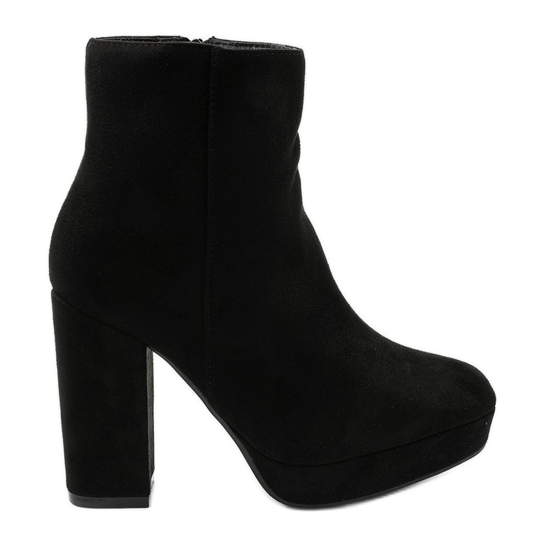 Schwarze Wildleder-Stiefeletten am Skye-Pfosten