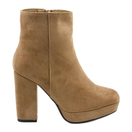 Beige Wildleder Stiefeletten am Skye Post