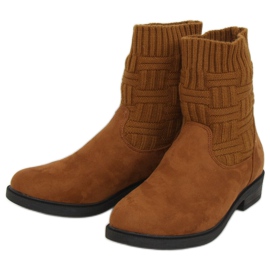 Stiefel mit einem kamelfarbenen E2100 Camel Sweater-Obermaterial braun