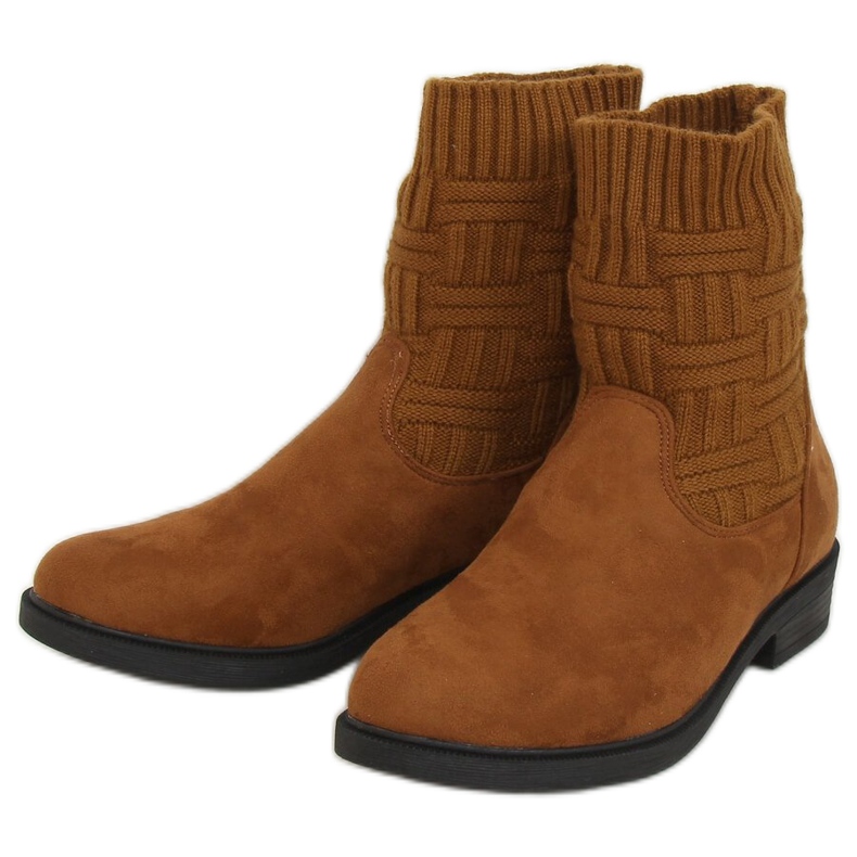 Stiefel mit einem kamelfarbenen E2100 Camel Sweater-Obermaterial braun