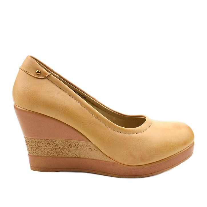 Beige Keilpumps Stöcke