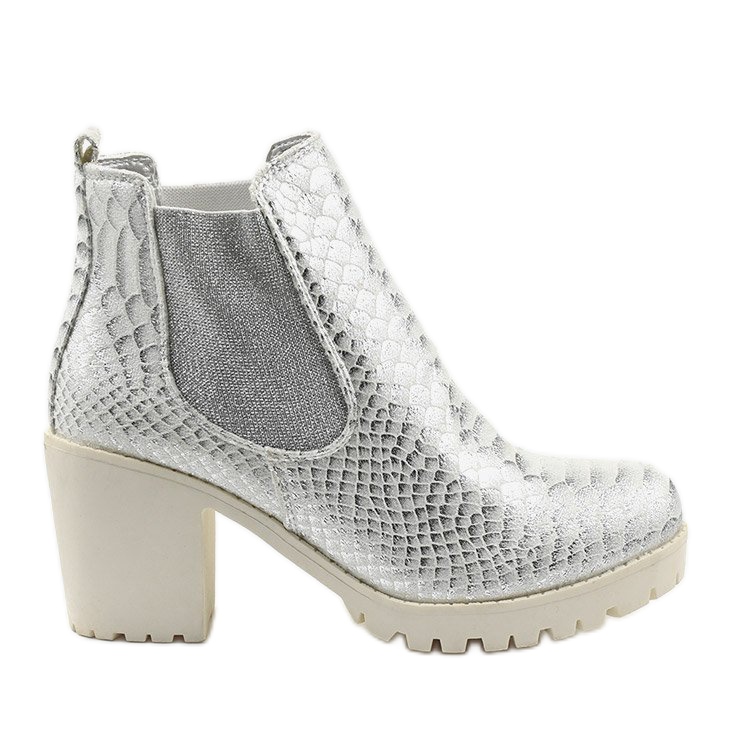 Silberne Stiefel auf dem Amar-Pfosten silber-