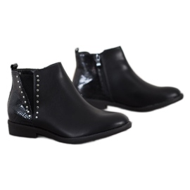 Small Swan Schwarze Stiefel mit Schlangenmuster