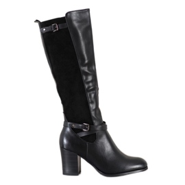 Filippo Stiefel auf einer Säule schwarz