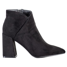 Goodin Wildleder Booties auf einer Bar schwarz
