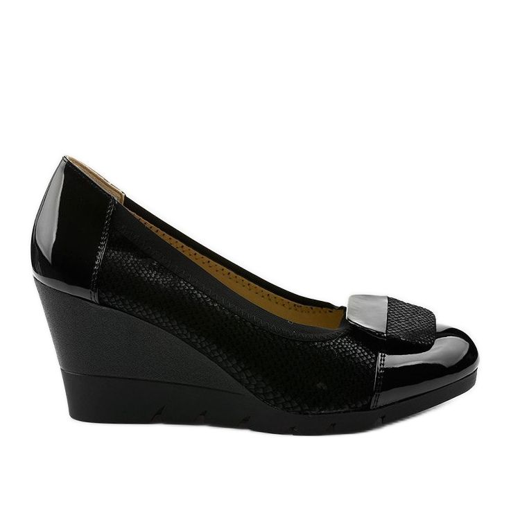 Schwarze Pumps am Downreaver Wedge