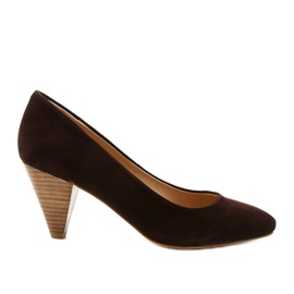 Braune Wildleder-Pumps am Rosebery-Pfosten