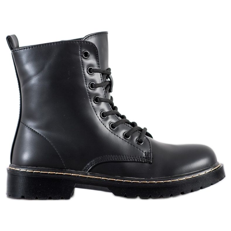 Small Swan Schwarze Stiefel