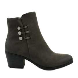 Graue Wildleder Stiefeletten am Keenshaper Post