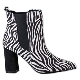 Corina Stiefel mit Zebra-Print weiß schwarz