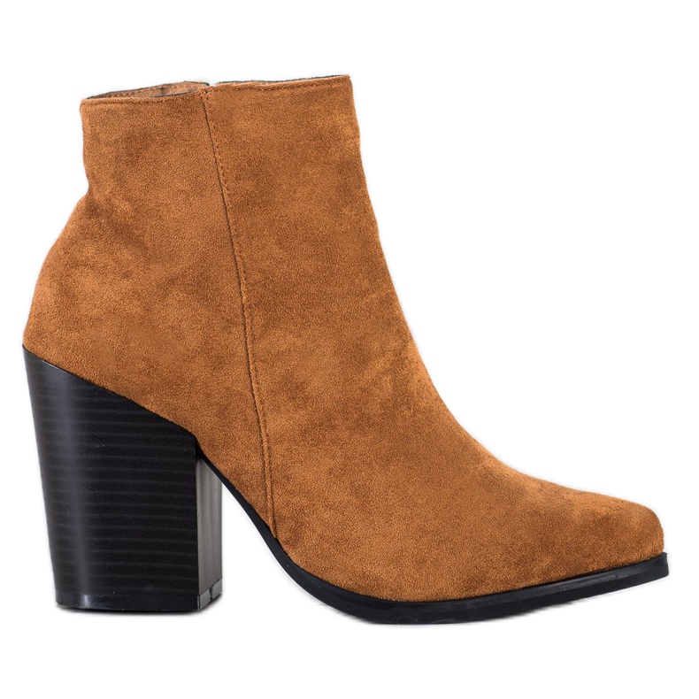 Marquiz Stiefel auf einem breiten Pfosten braun