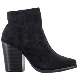 Marquiz Stiefel auf einem breiten Pfosten schwarz