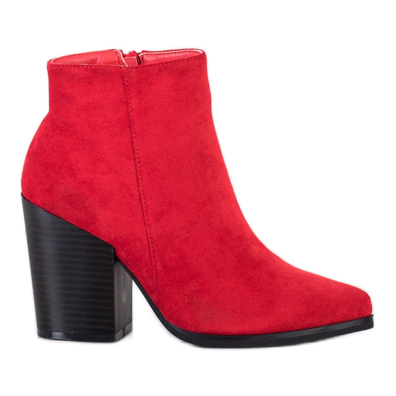 Super Me Rote Stiefeletten auf einem breiten Pfosten