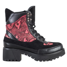 Groto Gogo Felsarbeiter an der Stange schwarz rot