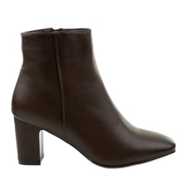 Braune Stiefeletten aus Kunstleder am Nilandaley-Pfosten