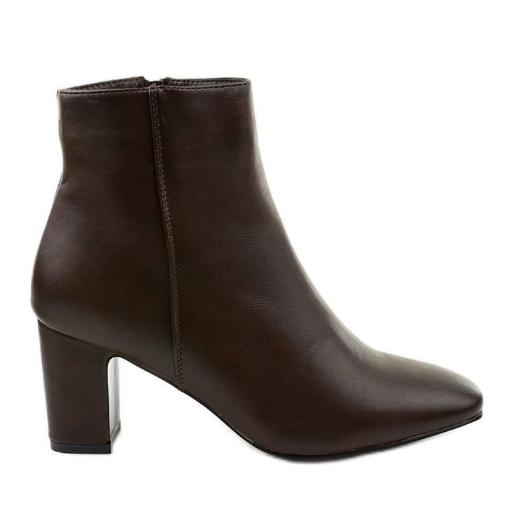 Braune Stiefeletten aus Kunstleder am Nilandaley-Pfosten