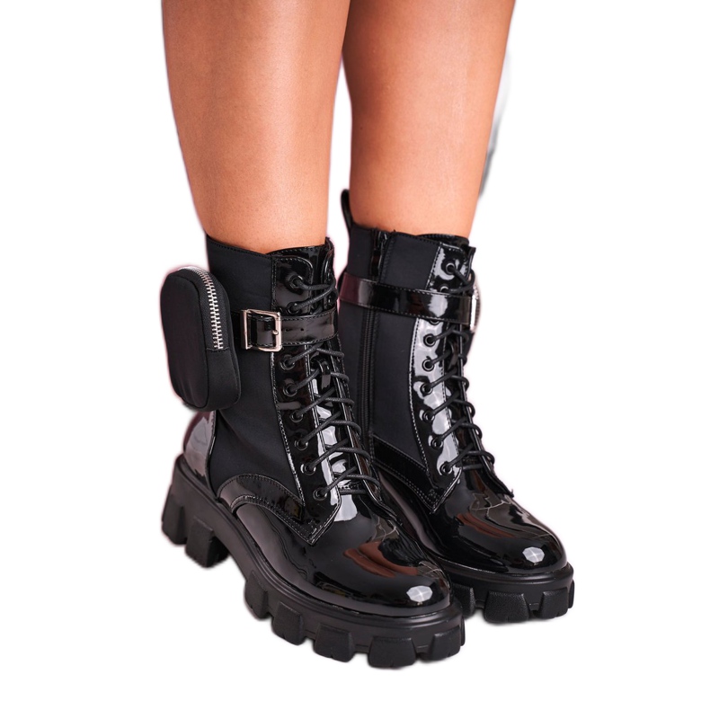Joia Black Army Damenstiefel aus schwarzem Lack auf der Nierenplattform