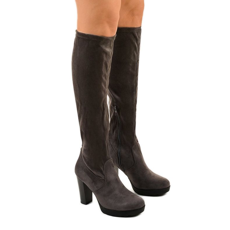 Graue Stiefel aus Öko-Wildleder von Enmirgton