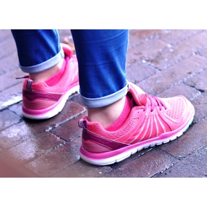 Sportschuhe für Damen – modische Farben und interessante Modelle