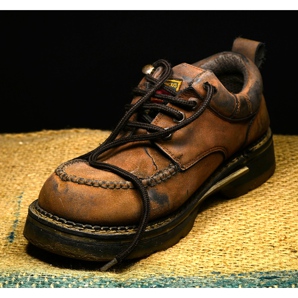 Wie entfernt man Schimmel von Schuhen?