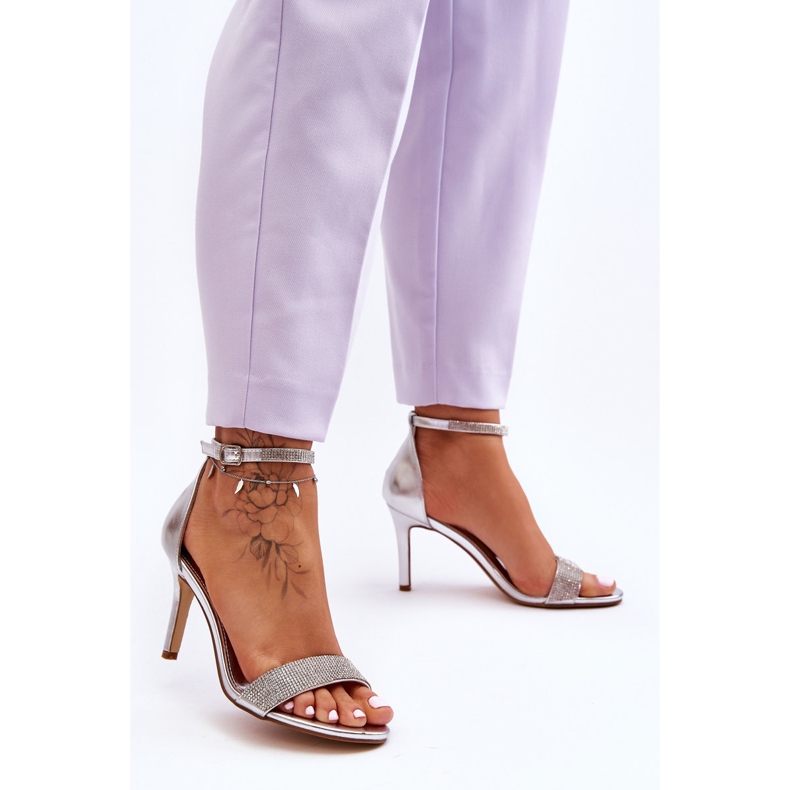 Damen-Sandalen mit hohem Absatz und Strasssteinen in Silber von Perfecto silber- 1