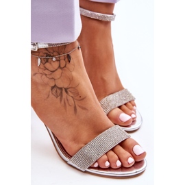 Damen-Sandalen mit hohem Absatz und Strasssteinen in Silber von Perfecto 2