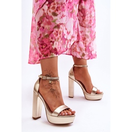 Ledersandalen auf Reck und Plateau Golden Sky Dream 2