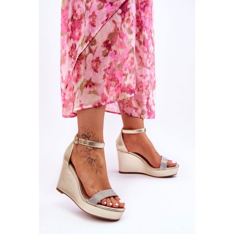 WD1 Modische Keilsandaletten aus Leder Golden Arwen 1