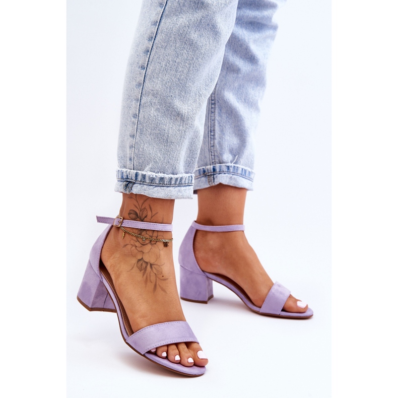 Flitterwochen-Lila-Wildleder-Klassiker-Sandalen mit niedrigem Absatz 2
