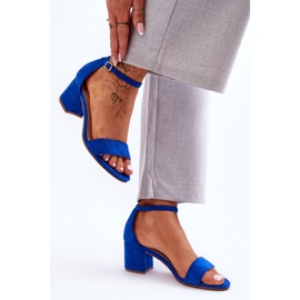 Flitterwochenblaue klassische Wildledersandalen mit niedrigem Absatz 1