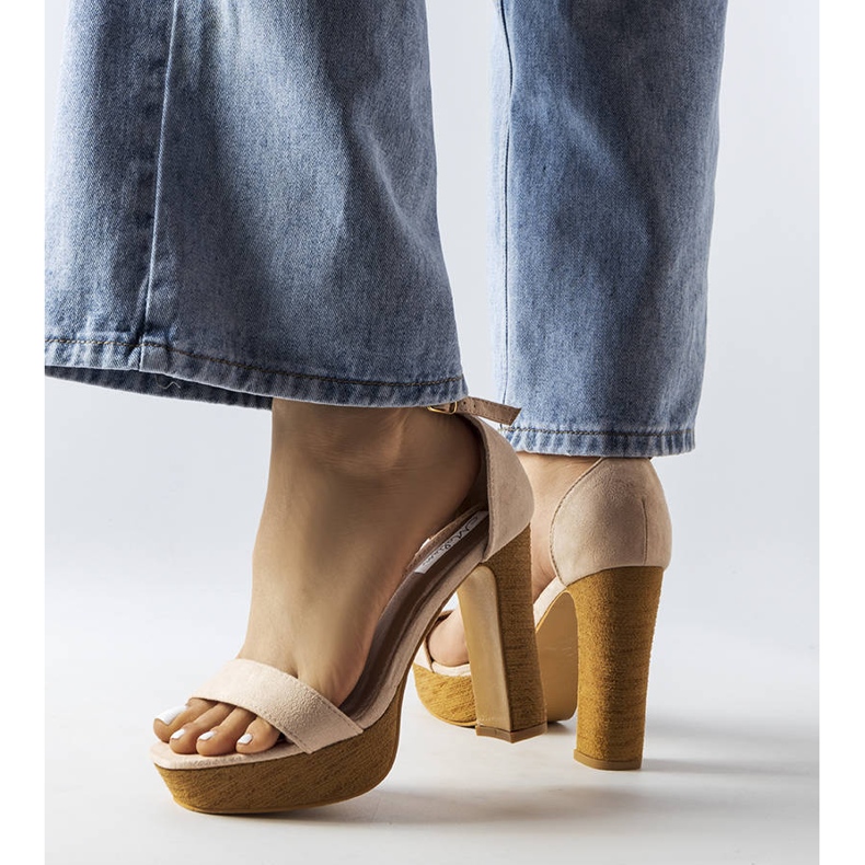 Inna Beigefarbene High-Heel-Sandalen von Selsa 1