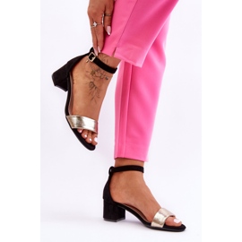 Layna Bequeme schwarze und goldene Sandalen mit niedrigem Absatz 2