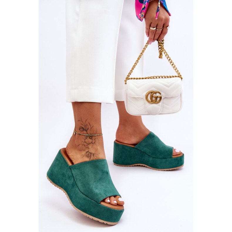 Damenhausschuhe auf massivem Plateau Grün Martina 1