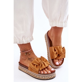 Wildleder-Hausschuhe für Damen mit kamelfarbener Lauria-Schleife braun 2