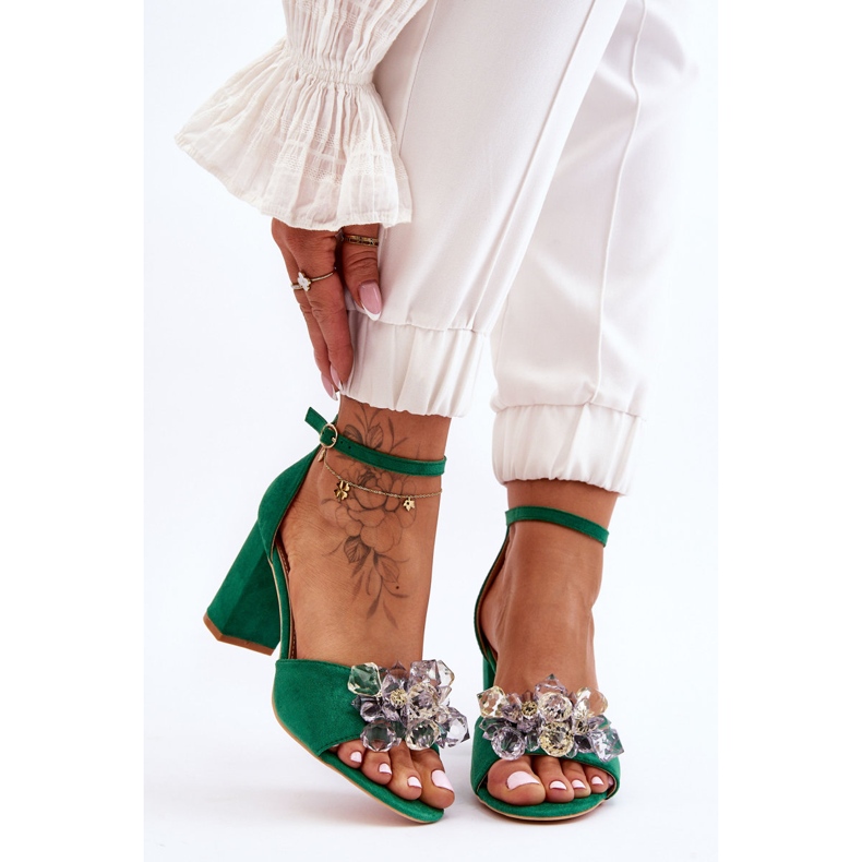 Elegante Sandalen mit Kristallen auf Cameron Green Heels grün 1