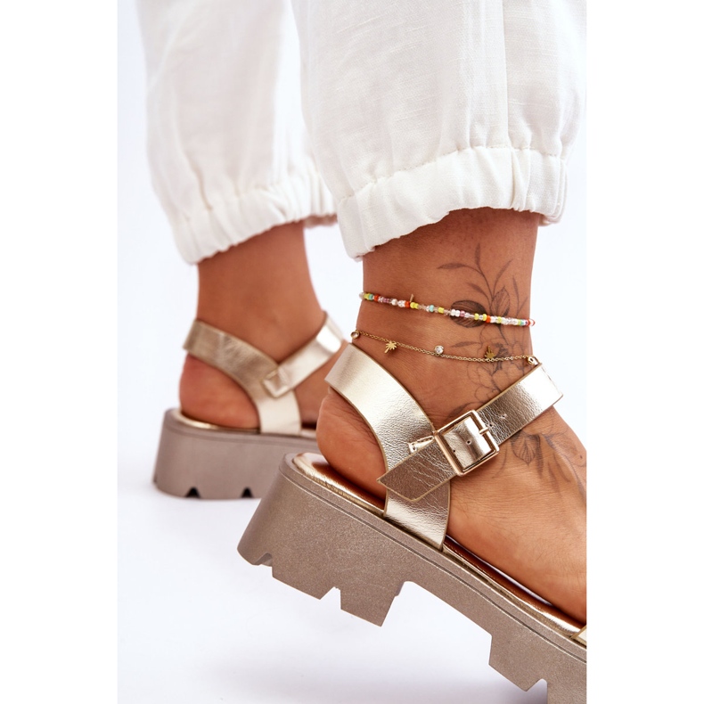 Damen-Ledersandalen mit goldener Emori-Verzierung 2