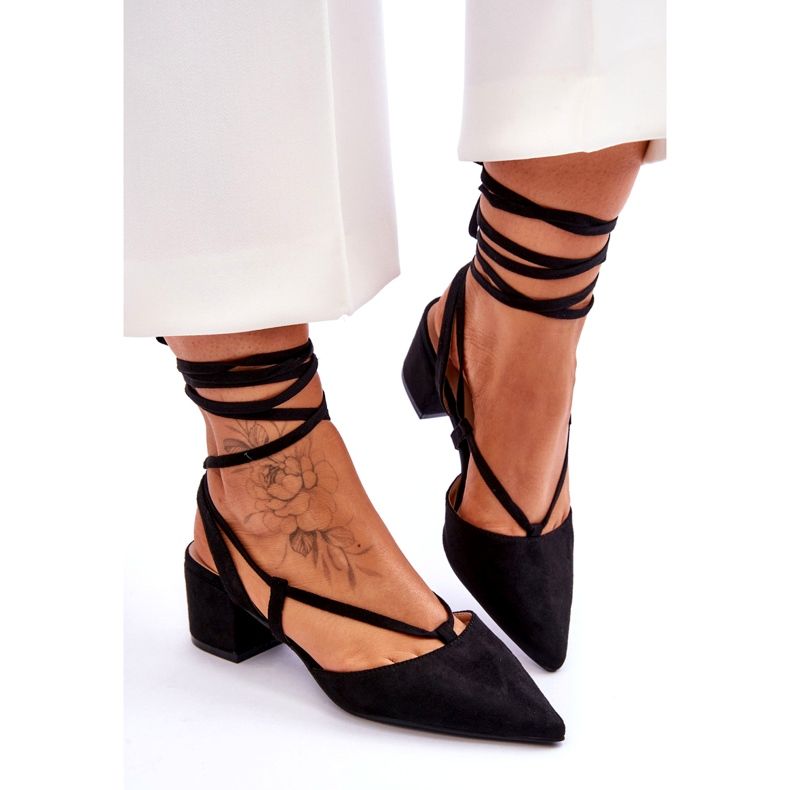 Schwarze Carlotte-Pumps mit niedrigem Absatz und geknotetem Absatz 4