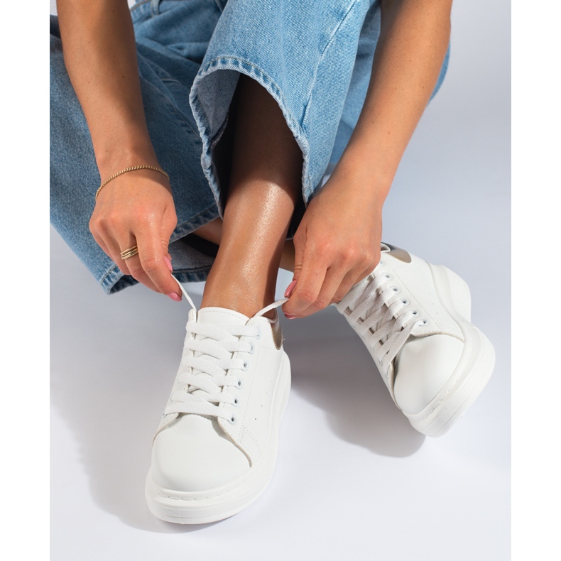 Weiße Sportschuhe für Damen von Shelovet 2